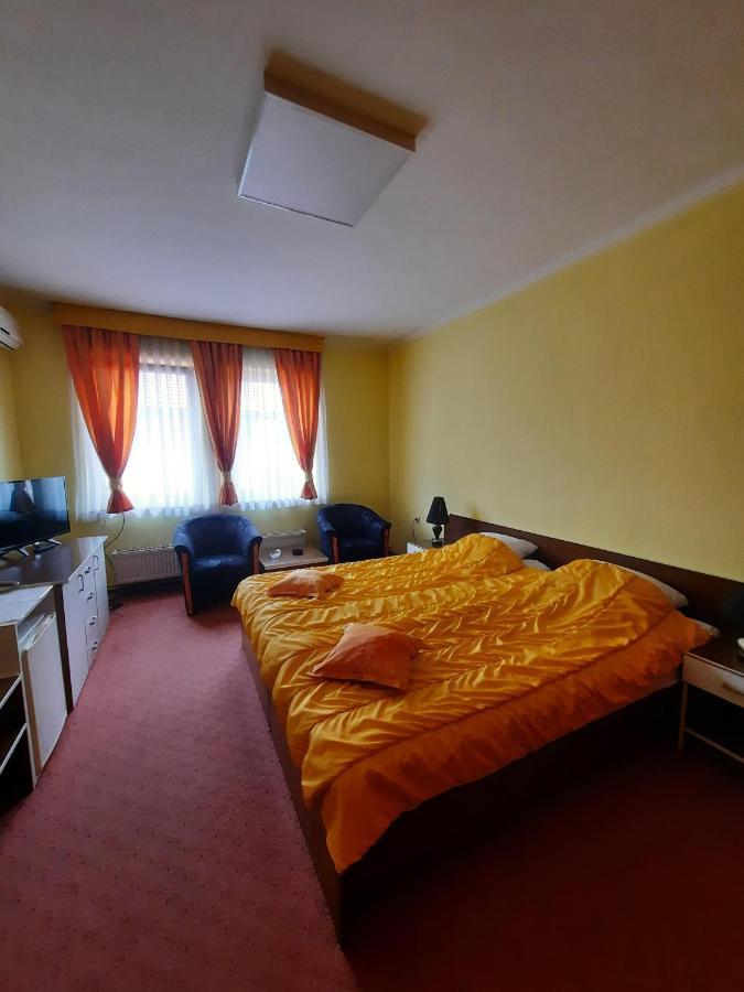 Motel Tiron Kakanj Екстер'єр фото